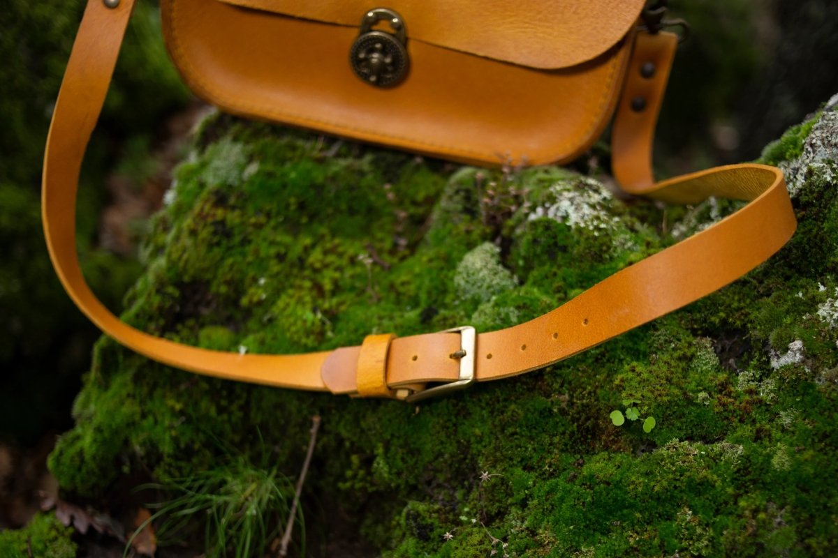 Borsa Ginevra in Pelle di Bovino Italiano con Stampa Vintage e Manico in Vite Centenaria - Di Caudo