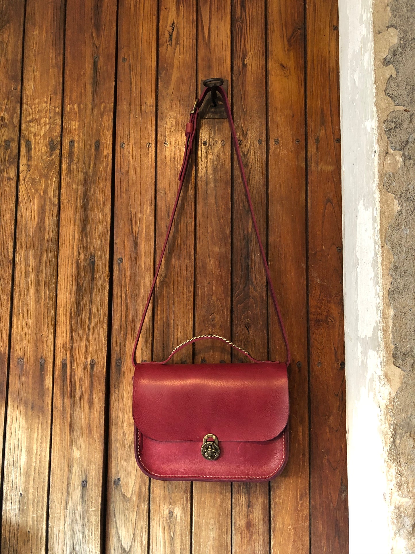 Borsa Valentina in Pelle di Bovino Bordeaux – Concia Vegetale Artigianale - Di Caudo