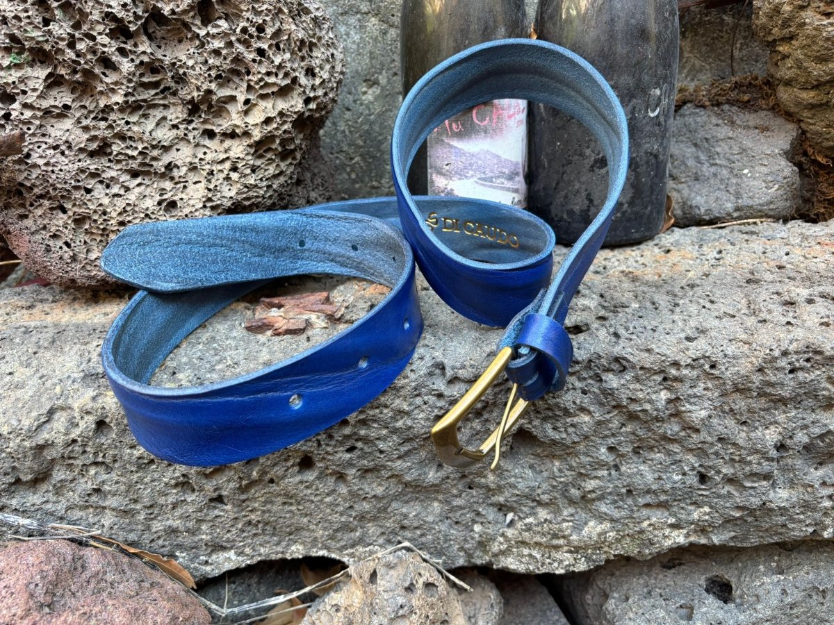 Cintura Artigianale in Cuoio Blu – Concia Vegetale e Stampa Ondulata - Di Caudo