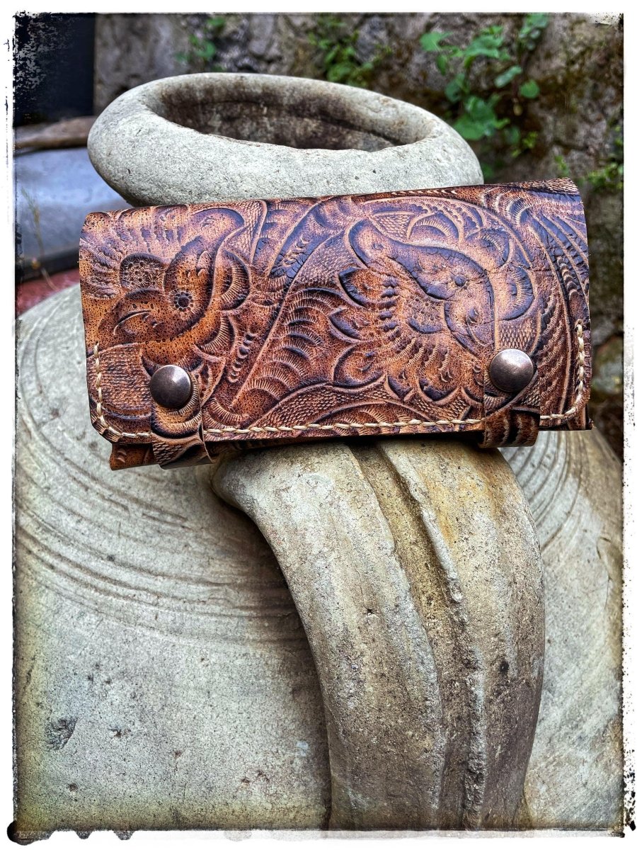 Porta Tabacco in Pelle Bovina Italiana – Stampa Fantasy Unica - Di Caudo