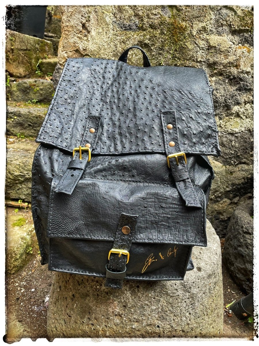 Zaino in Vera Pelle di Struzzo Nera – Artigianale Made in Italy - Di Caudo