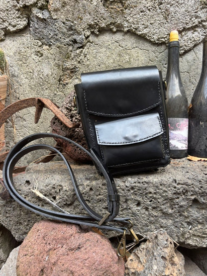 Borsello Uomo in Pelle Lucida Nera – Accessorio Elegante e Funzionale in Vera Pelle di Bovino - Di Caudo