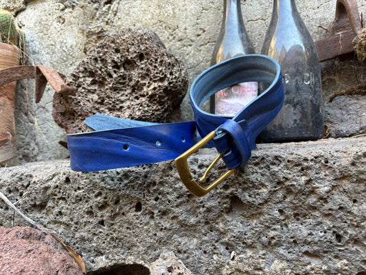 Cintura Artigianale in Cuoio Blu – Concia Vegetale e Stampa Ondulata - Di Caudo