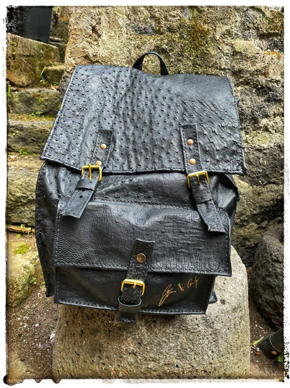 Zaino in Vera Pelle di Struzzo Nera – Artigianale Made in Italy - Di Caudo